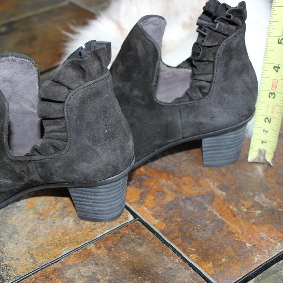 NWT - Lori Goldstein Collection Ankle Bootie w Ruffled detail - Picture 8 of 8